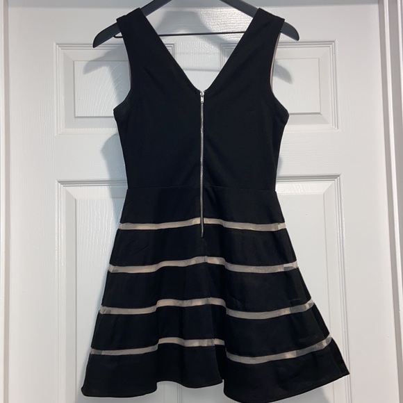 Windsor black striped dress - Picture 2 of 5